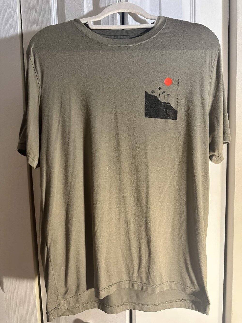 Old-Navy Cloud 94 Soft Go-Dry Cool Graphic Performance T-Shirt - Medium
